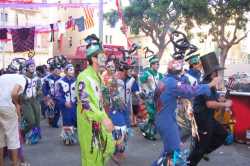 Una murga uruguaya en la BarcelonetaAn Uruguayan Murga in Barceloneta