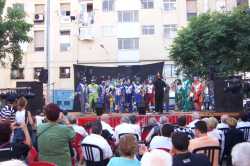 La murga es una manera de celebrar t�pica de Uruguay: m�sica y baile libre en grupoA murga is the typical way of partying in Uruguay: music and free group dancing