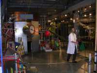 Una exhibici�n de una reacci�n en cadenaAn exhibit of a chain reaction
