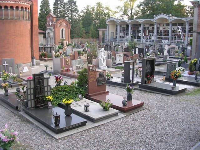 Un cementerio cerca de Villa Cagnola, que pude visitar en bicicleta durante el fin de semanaA cementery close to Villa Cagnola, that I was able to visit by bicycle during the weekend
