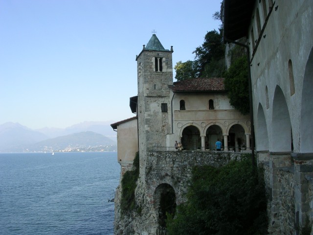 Una vista del monasterioA view of the monastery