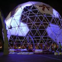 Juego en Barcelona de noche